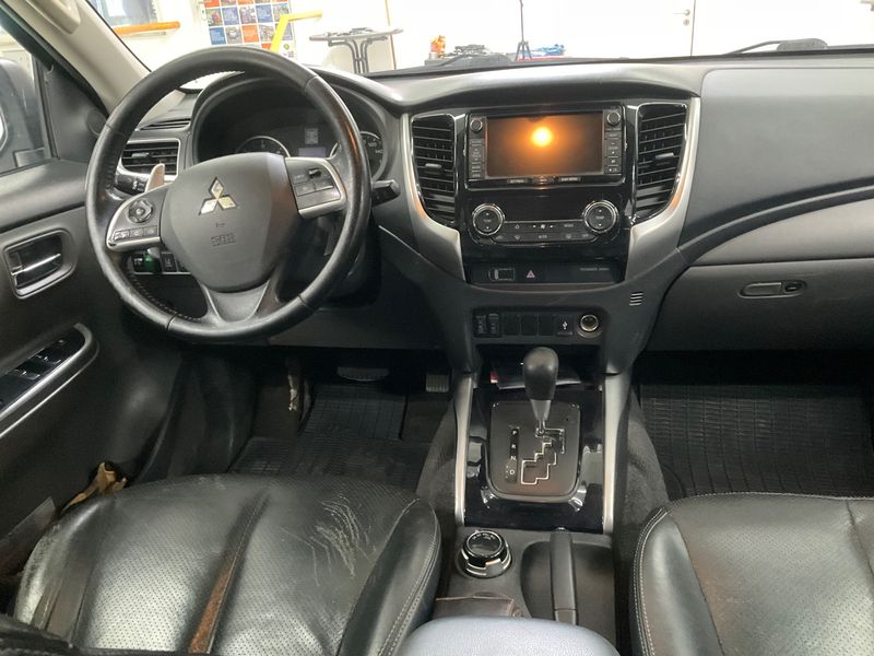 Mitsubishi L 200 2.4 DI-D Top Doppelkabine 4WD — zdjęcie 12