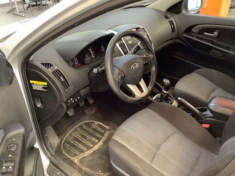 Kia cee'd 1.6 CRDi Active — zdjęcie 3