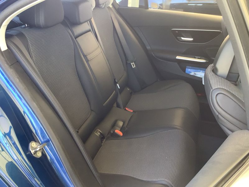 Mercedes-Benz C-Klasse C 220 d Mild-Hybrid Avantgarde 2023 – снимка 19