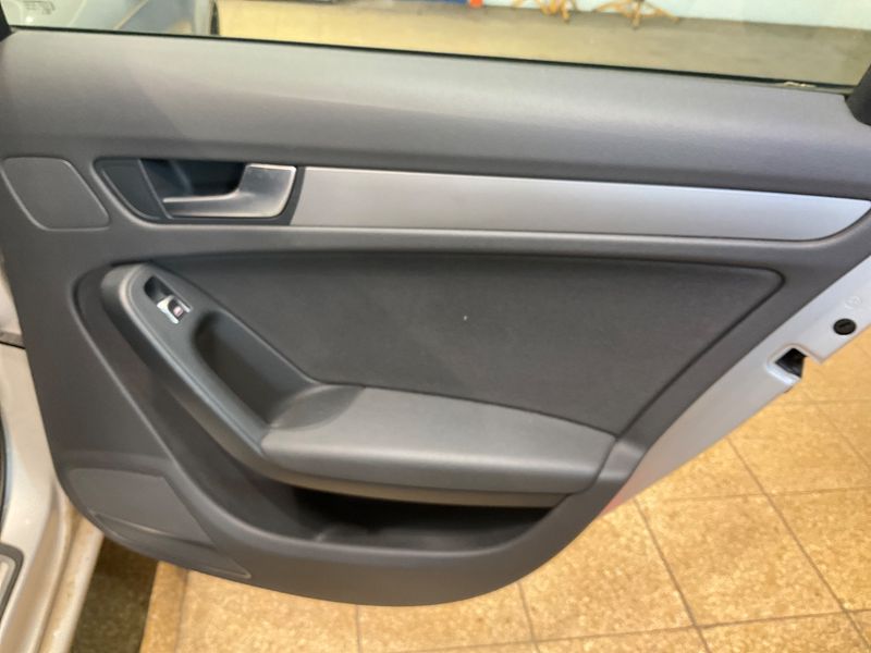 Audi A4 2.0 TDI Ambiente 2012 – снимка 29