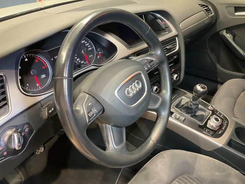 Audi A4 2.0 TDI Ambiente 2012 – снимка 27