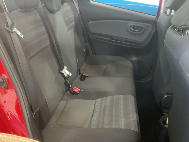 Toyota Yaris 1.33 Dual VVT-i Active — zdjęcie 14