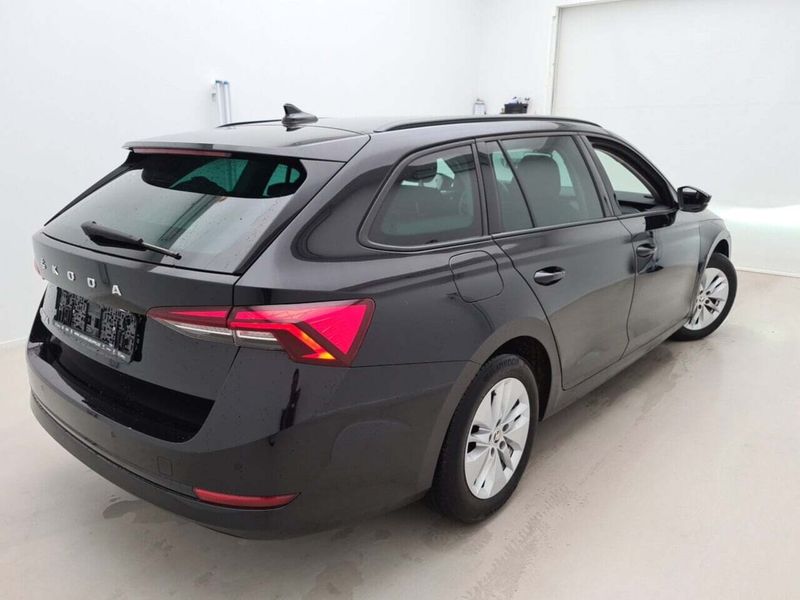 Skoda Octavia 2.0 TDI Ambition 2023 – снимка 2