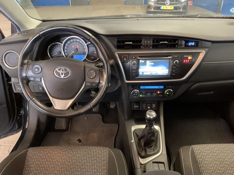Toyota Auris 1.6 Edition — zdjęcie 12