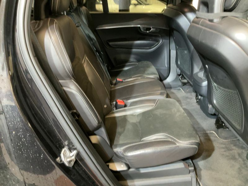 Volvo XC90 2.0 D5 R-Design AWD — zdjęcie 14