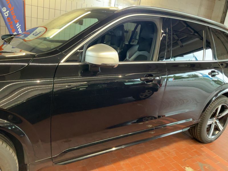 Volvo XC90 2.0 D5 R-Design AWD — zdjęcie 4