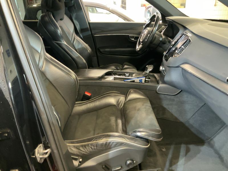 Volvo XC90 2.0 D5 R-Design AWD — zdjęcie 11