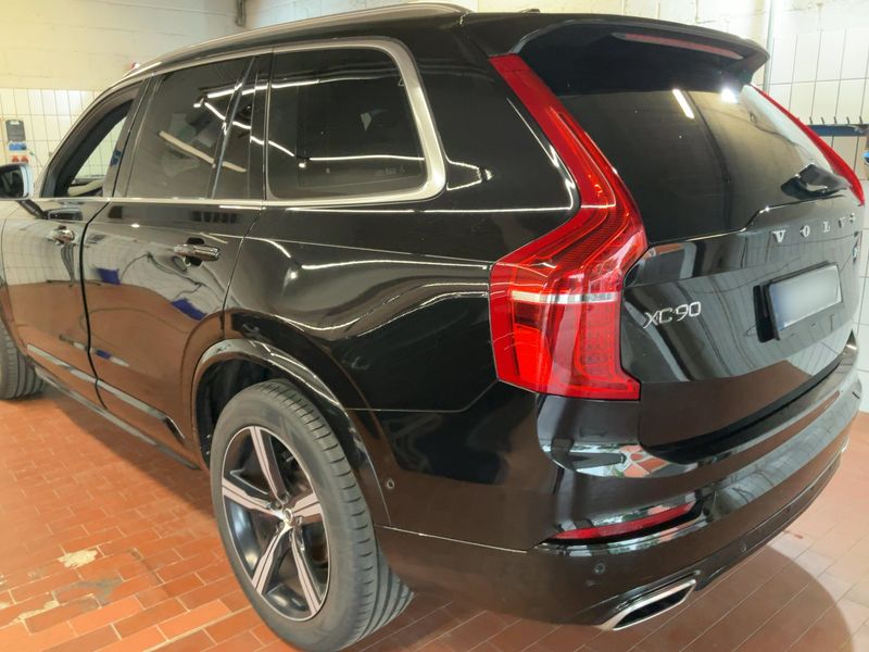 Volvo XC90 2.0 D5 R-Design AWD — zdjęcie 3
