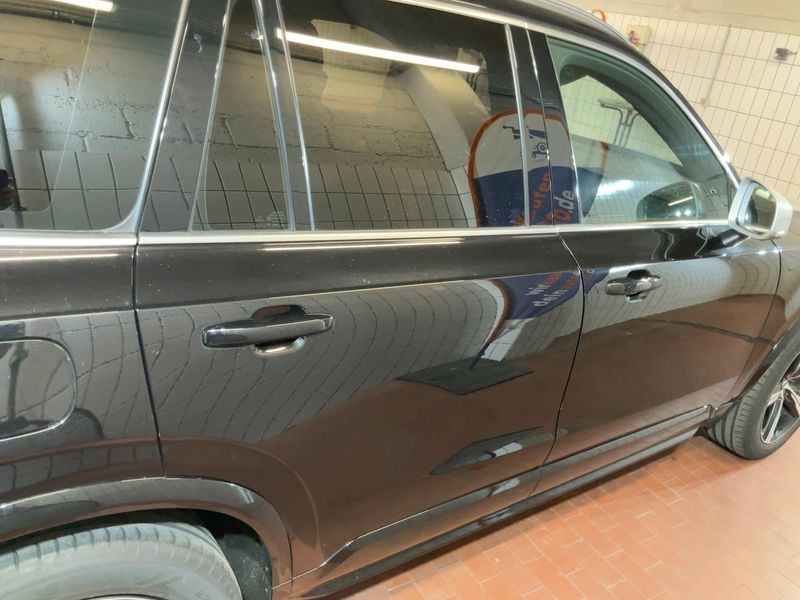 Volvo XC90 2.0 D5 R-Design AWD — zdjęcie 7