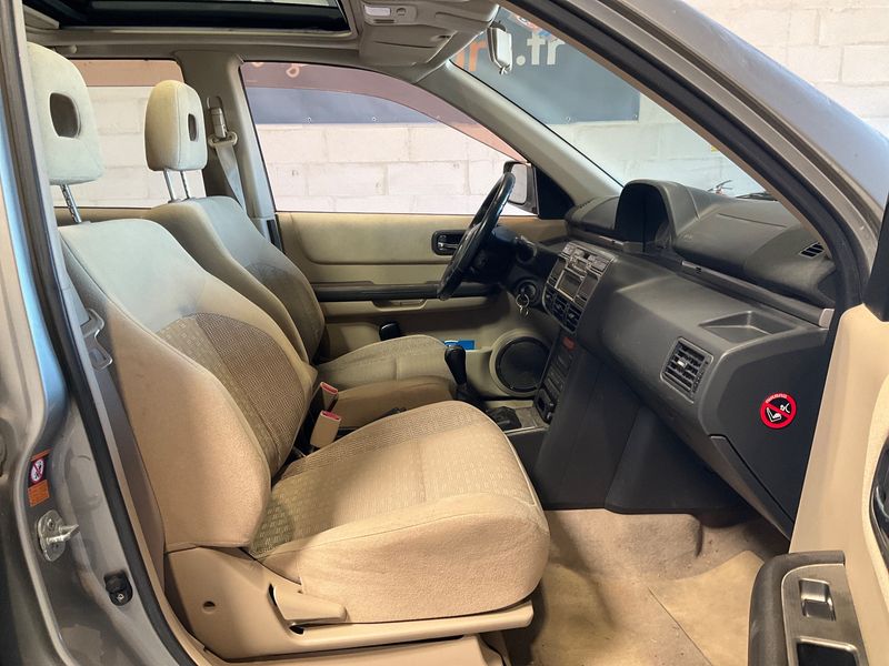 Nissan X-Trail 2.0 Luxe — zdjęcie 11