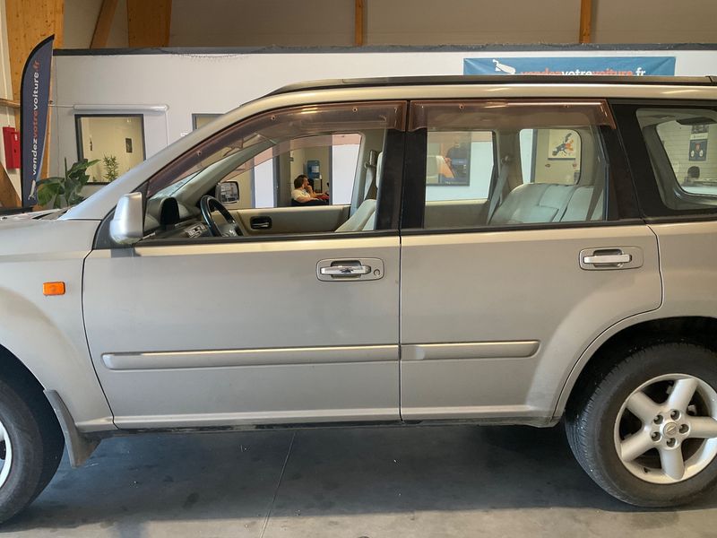 Nissan X-Trail 2.0 Luxe — zdjęcie 4