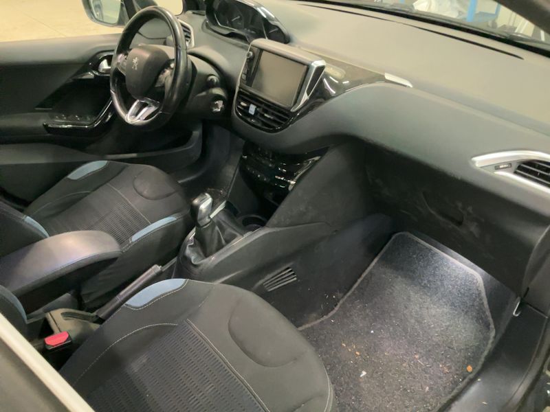 Peugeot 208 1.6 HDi Allure — zdjęcie 12