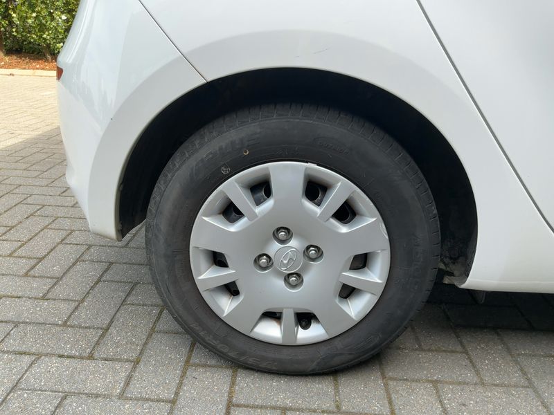 Hyundai i20 1.1 CRDi Style 2015 – снимка 9