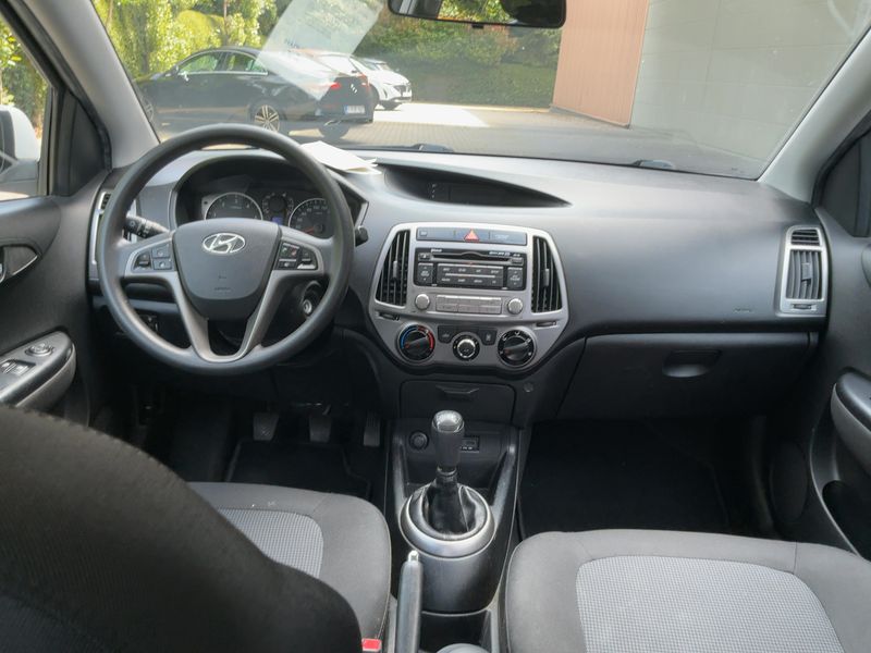 Hyundai i20 1.1 CRDi Style 2015 – снимка 17