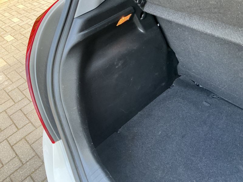 Hyundai i20 1.1 CRDi Style 2015 – снимка 37