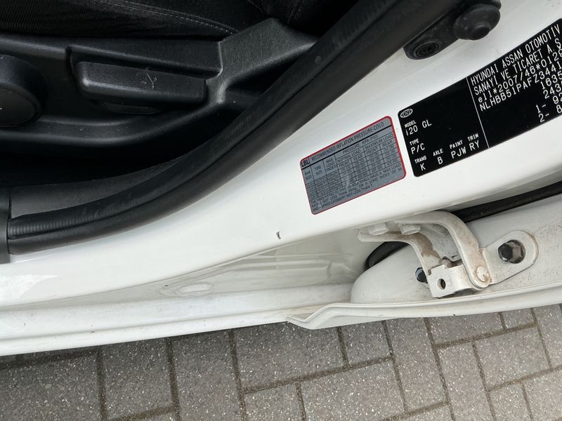 Hyundai i20 1.1 CRDi Style 2015 – снимка 27