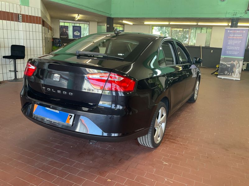 Seat Toledo 1.6 TDI Style Salsa — zdjęcie 2