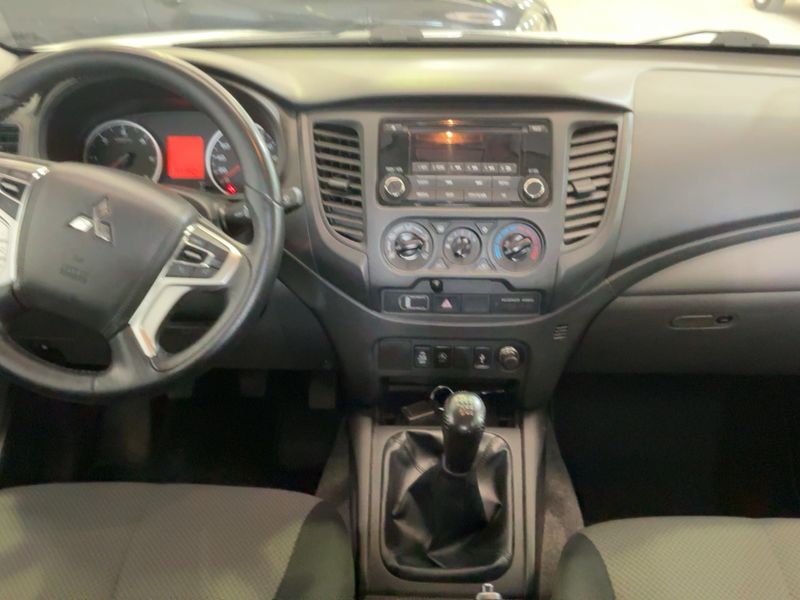 Mitsubishi L 200 2.4 DI-D Basis Doppelkabine 4WD — zdjęcie 12