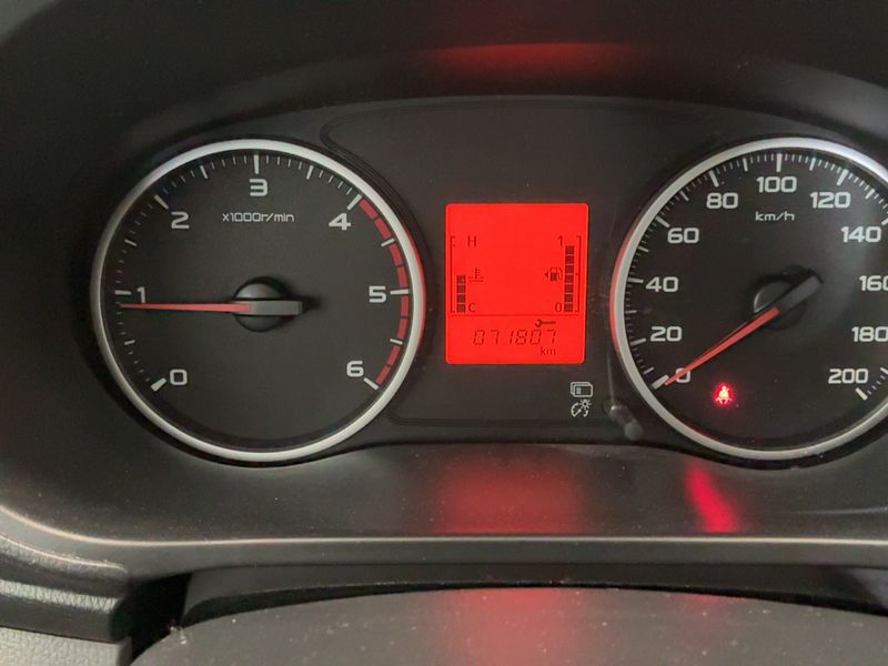 Mitsubishi L 200 2.4 DI-D Basis Doppelkabine 4WD — zdjęcie 13