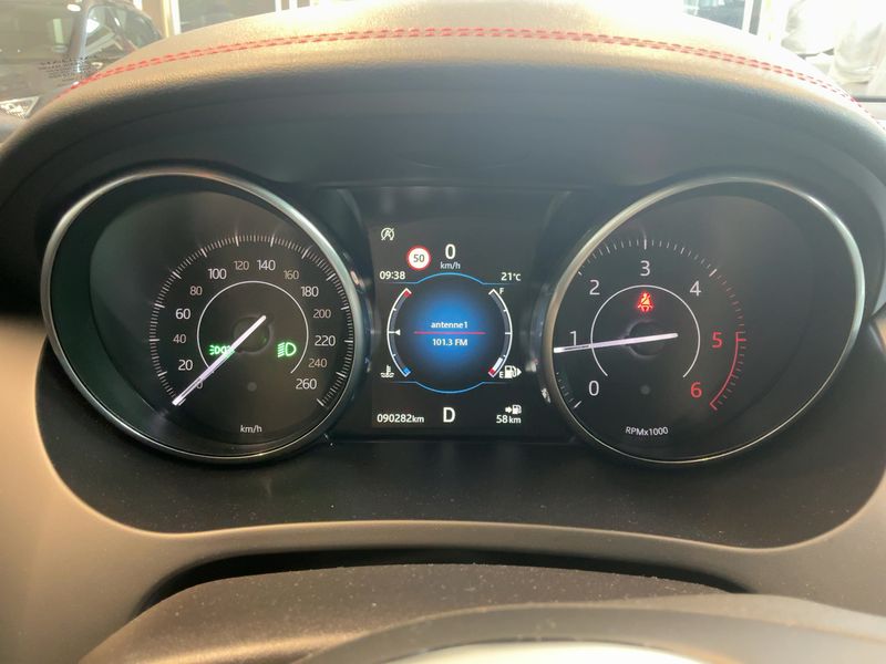 Jaguar E-Pace D180 First Edition AWD — zdjęcie 13