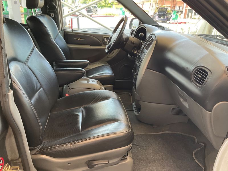 Chrysler Grand Voyager 2.8 CRD Limited — zdjęcie 3