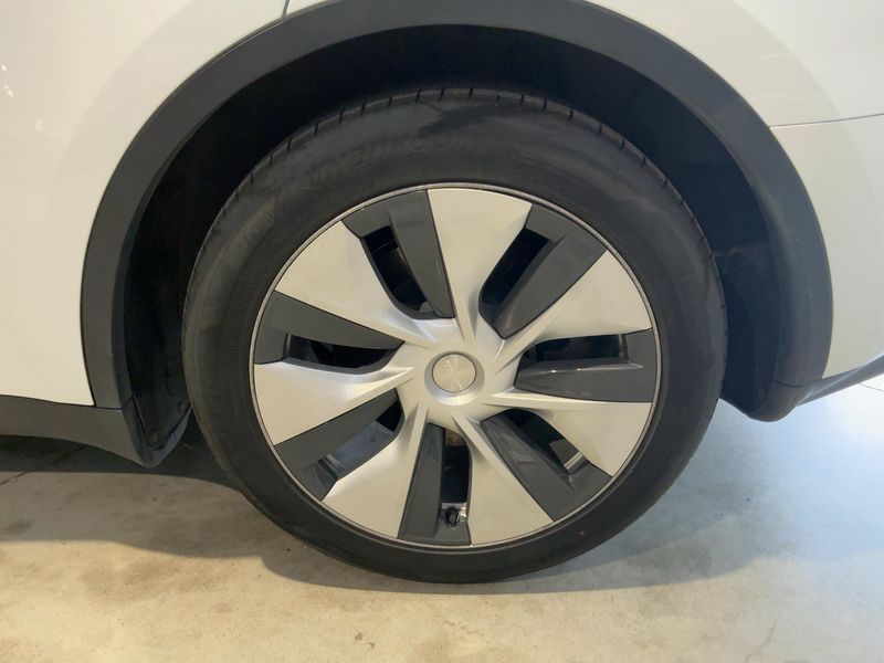 Tesla Model Y Standard Range 2022 – снимка 5
