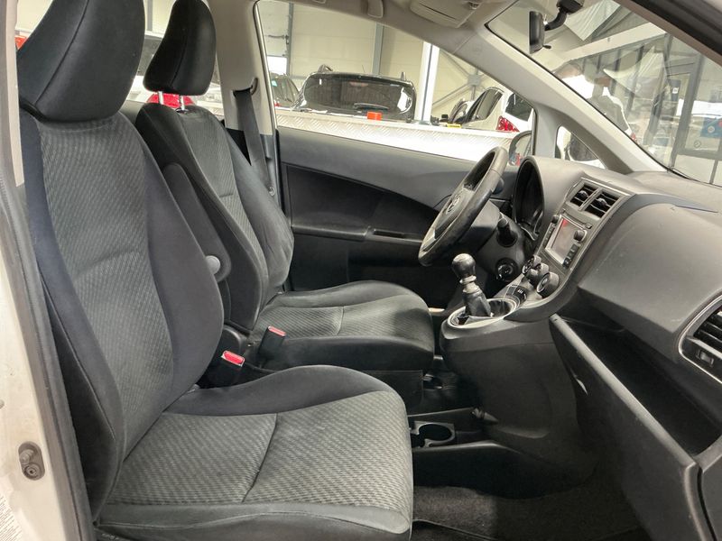 Toyota Verso-S 1.33 Dual VVT-i Life — zdjęcie 3
