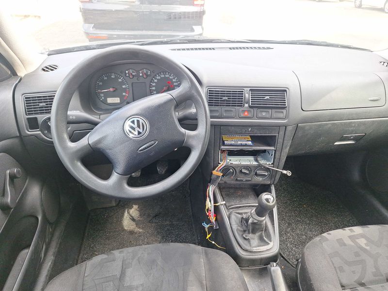 Volkswagen Golf IV 1.6 — zdjęcie 11
