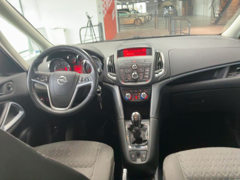Opel Zafira Tourer 1.4 Turbo Active — zdjęcie 12