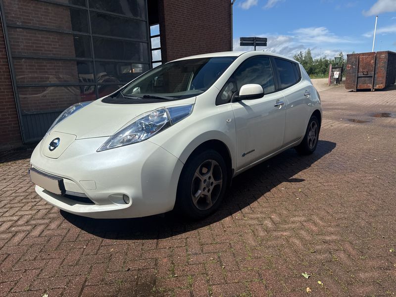 Nissan Leaf electric drive 80 kW Basis — zdjęcie 17