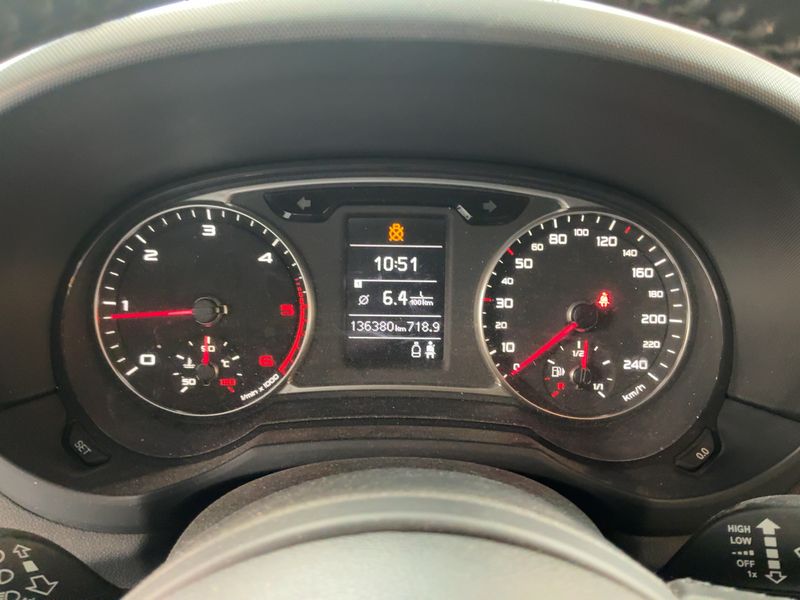 Audi A1 1.6 TDI Ambition — zdjęcie 13
