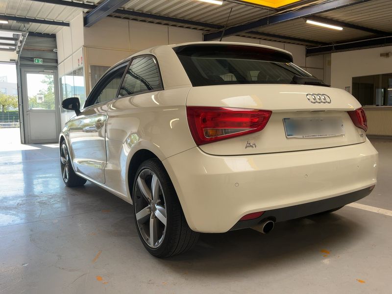 Audi A1 1.6 TDI Ambition — zdjęcie 3