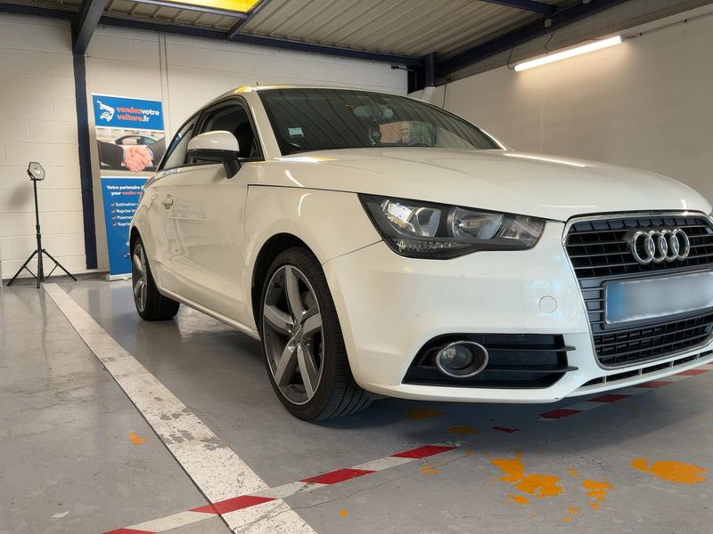 Audi A1 1.6 TDI Ambition — zdjęcie 8