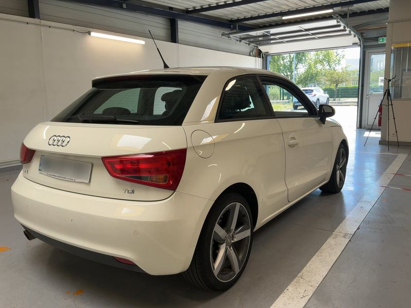 Audi A1 1.6 TDI Ambition — zdjęcie 6