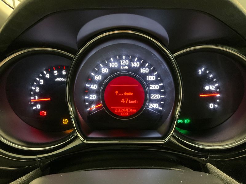 Kia cee'd 1.6 CRDi Active — zdjęcie 13