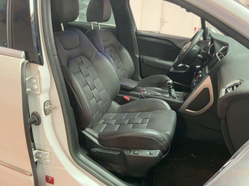Citroen DS4 2.0 HDi Pure Pearl — zdjęcie 11
