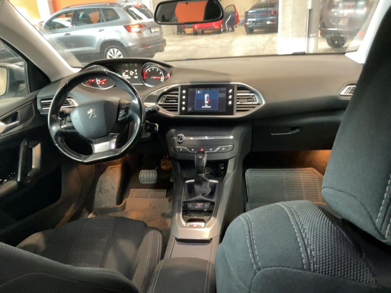 Peugeot 308 1.2 e-THP Allure — zdjęcie 12