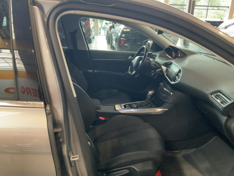 Peugeot 308 1.2 e-THP Allure — zdjęcie 11
