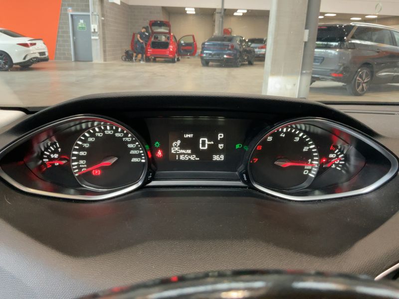 Peugeot 308 1.2 e-THP Allure — zdjęcie 13