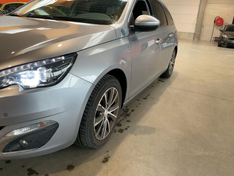 Peugeot 308 1.2 e-THP Allure — zdjęcie 2