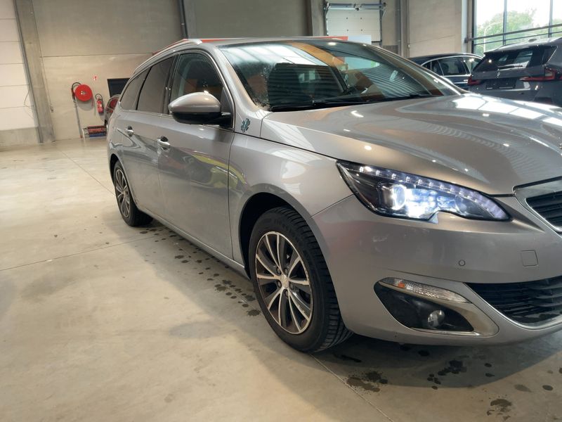 Peugeot 308 1.2 e-THP Allure — zdjęcie 8