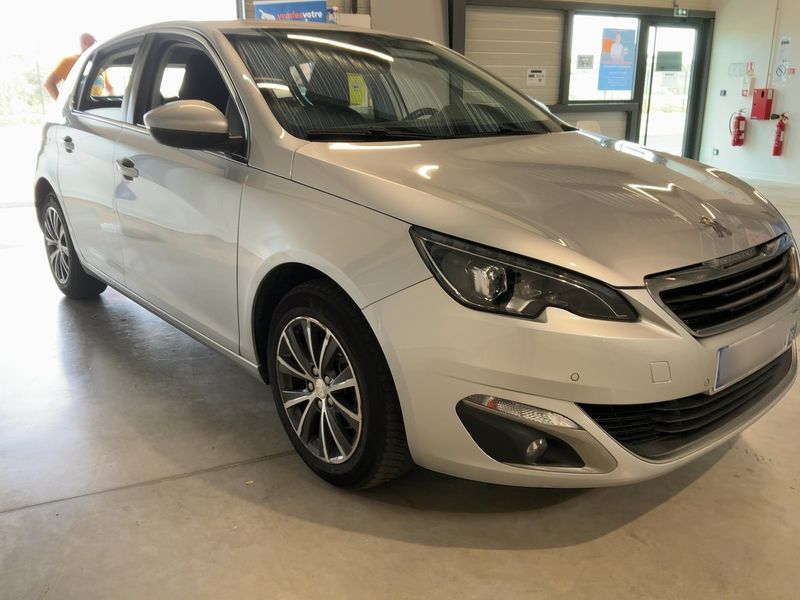 Peugeot 308 1.6 Blue-HDi Allure — zdjęcie 8