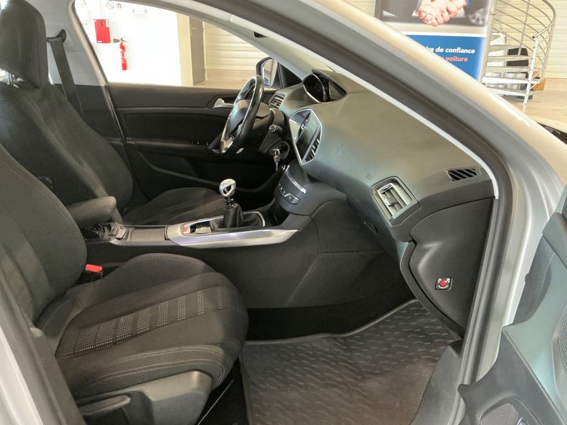 Peugeot 308 1.6 Blue-HDi Allure — zdjęcie 11