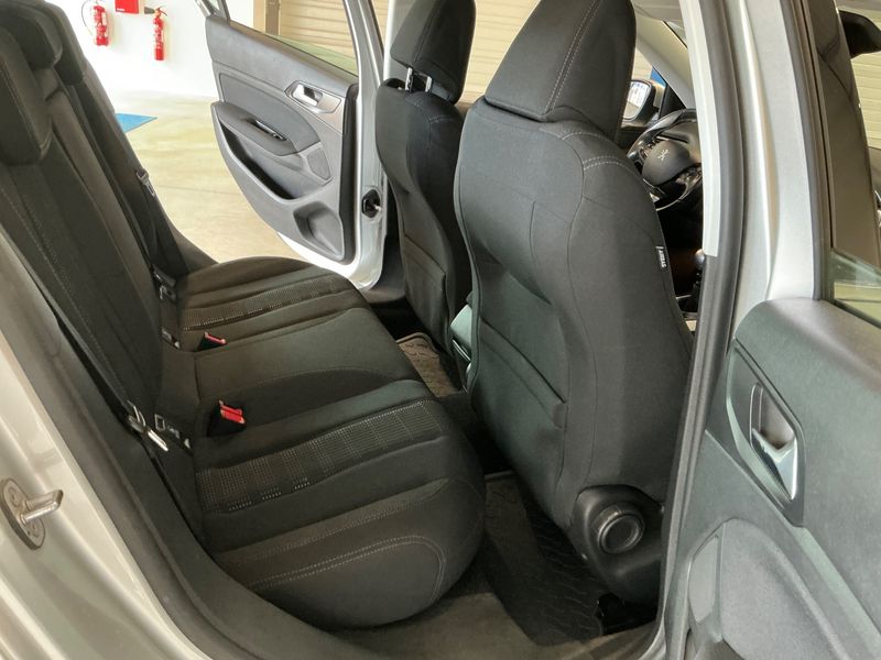 Peugeot 308 1.6 Blue-HDi Allure — zdjęcie 14