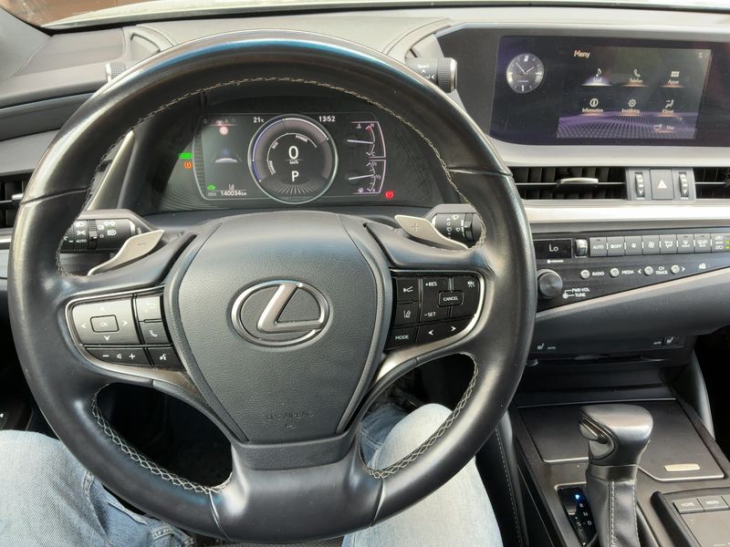 Lexus ES-Serie ES 300h Business — zdjęcie 12