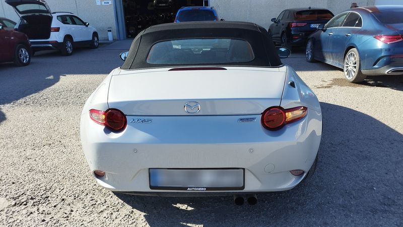 Mazda MX-5 1.5 Luxury — zdjęcie 5