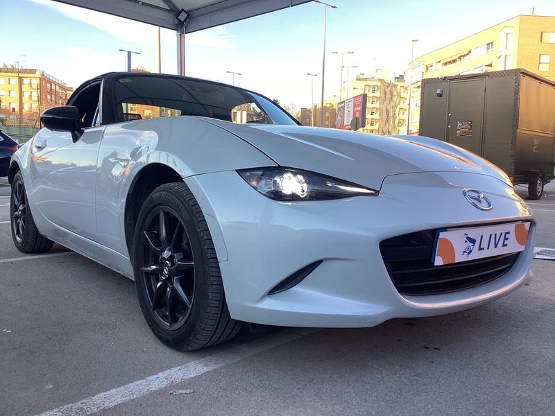Mazda MX-5 1.5 Luxury — zdjęcie 8
