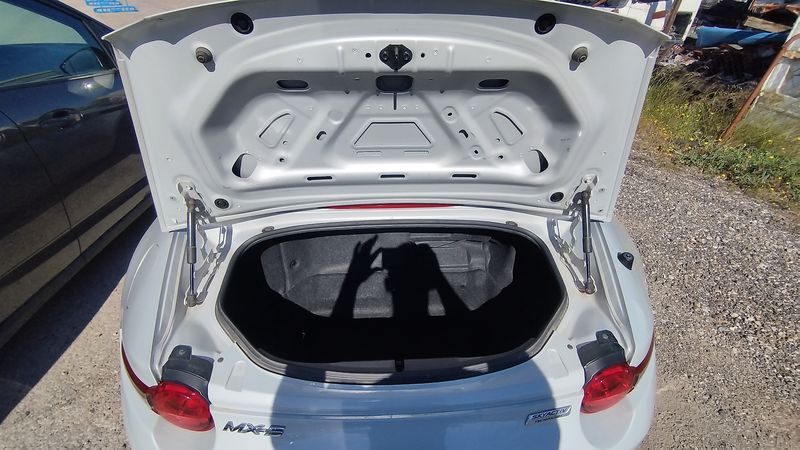 Mazda MX-5 1.5 Luxury — zdjęcie 10