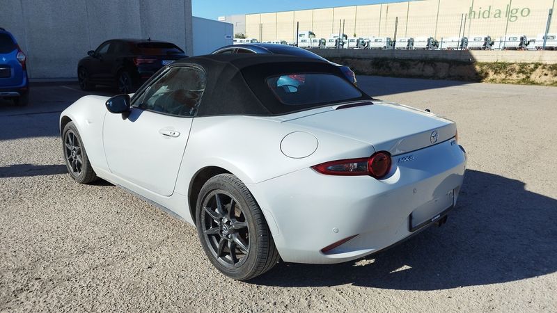 Mazda MX-5 1.5 Luxury — zdjęcie 3