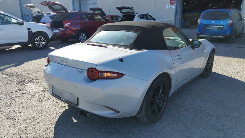 Mazda MX-5 1.5 Luxury — zdjęcie 6